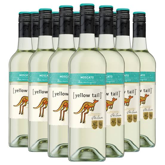 Yellow Tail Moscato Sweet White Wine (75Cl) thumbnail 3