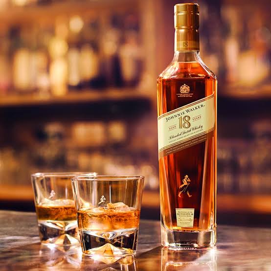 Johnnie Walker Aged 18 Years Blended Scotch Whisky 70Cl thumbnail 3