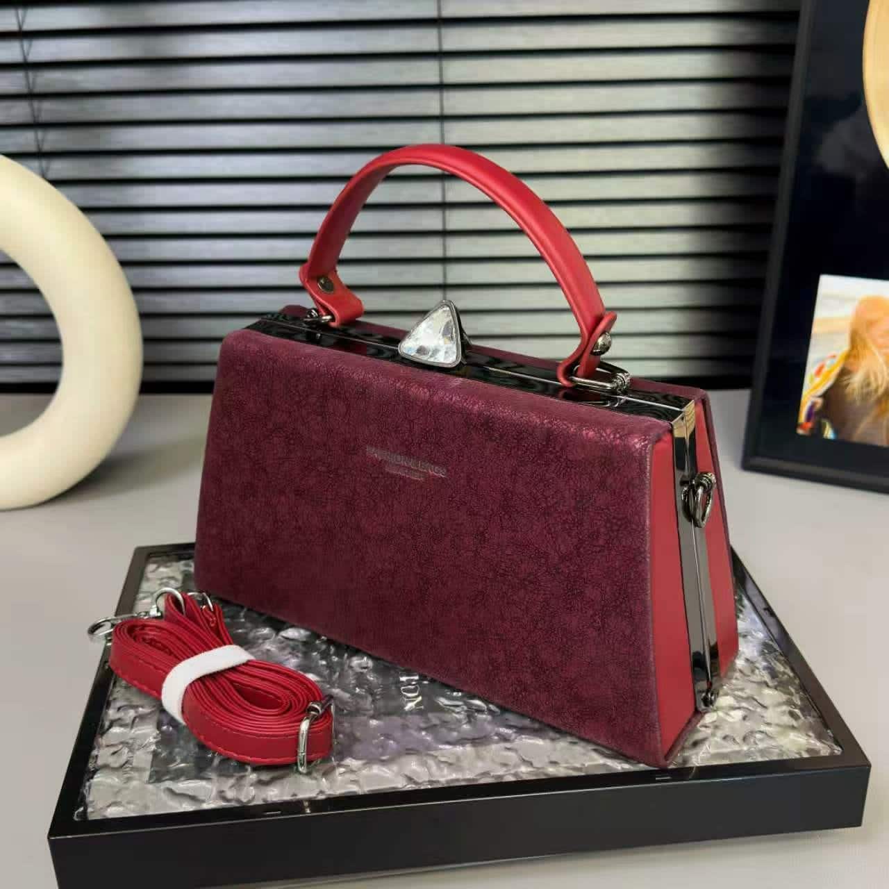 Elegant Textured Leather Frame Handbag With Crystal Clasp And Detachable Shoulder Strap thumbnail 2
