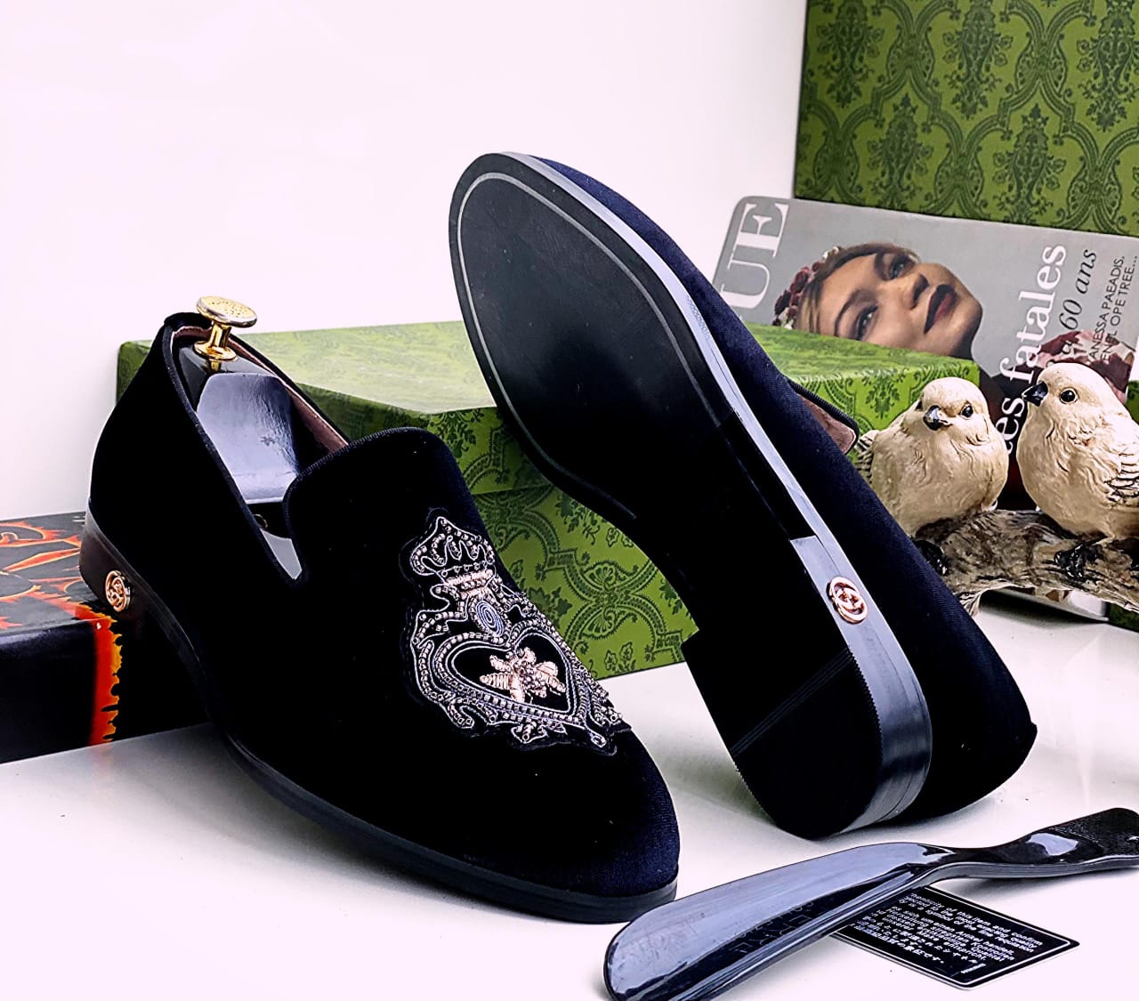 Gucci Velvet Bee Heart Crest Embellished Loafers (Black / Dark Navy)