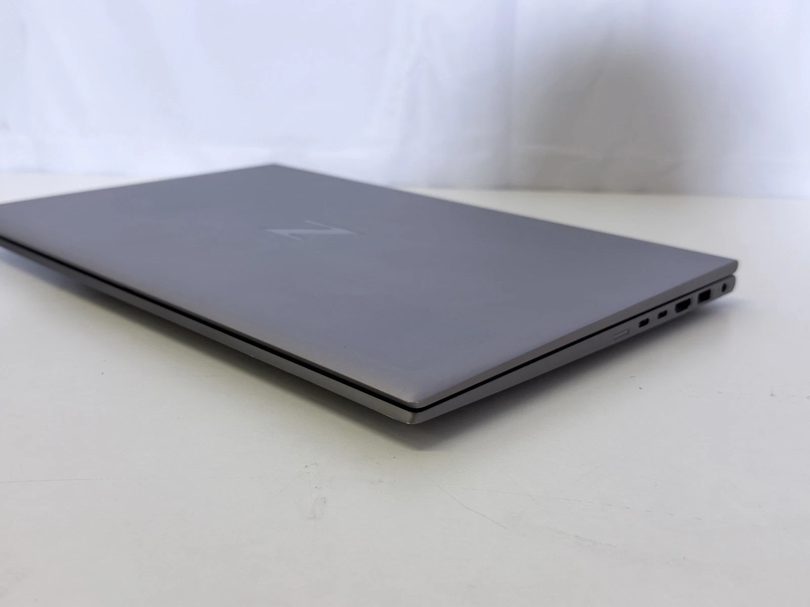 Hp Zbook Firefly 15 G7 I7 10Th Gen 16/512 4Gb Quadro Silver Used thumbnail 2