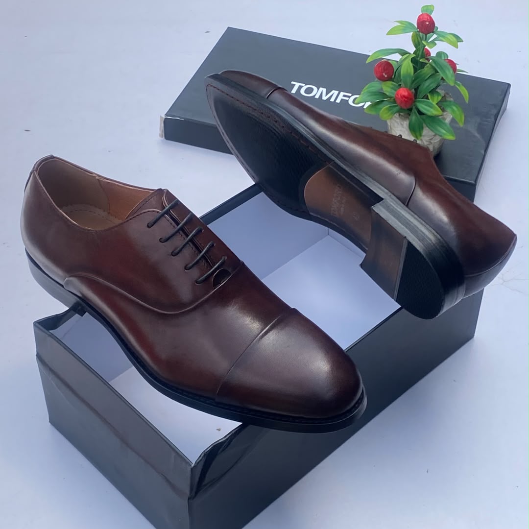 Tom Ford Cap-Toe Oxford Shoes thumbnail 2