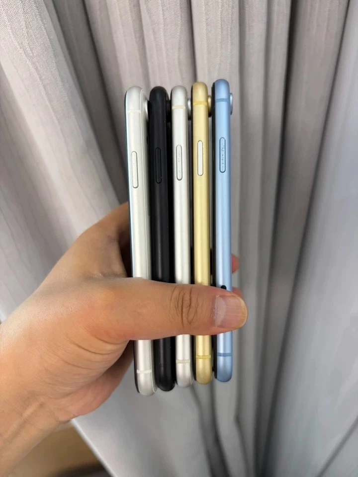 Apple Iphone Xr - Factory Sim-Unlocked Smartphone (64Gb / 128Gb / 256Gb, Very Good Quality Grade) thumbnail 2