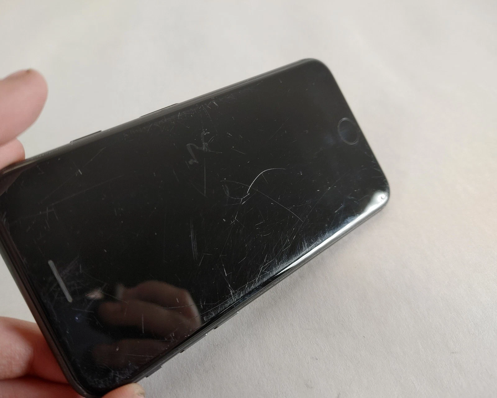 Direct Uk Used Iphone 8 Factory Locked 64Gb/128Gb/256Gb (Wifi Only)Fair Grade thumbnail 4