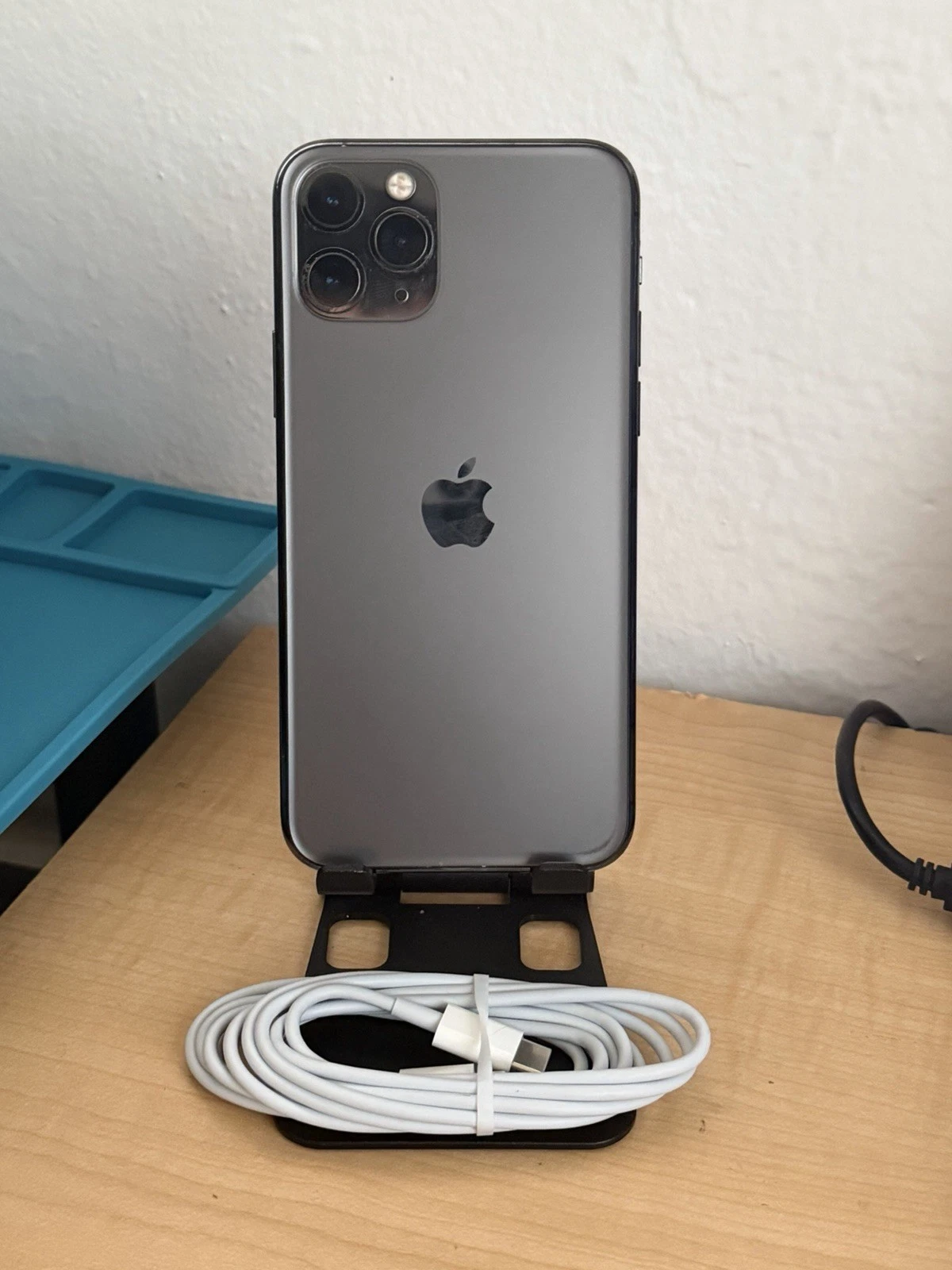 Direct Uk Used Apple Iphone 11 Pro Factory Locked 64Gb/256Gb/512Gb Second Grade (Wifi Only) thumbnail 4