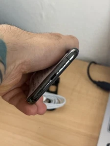 Direct Uk Used Apple Iphone 11 Pro Factory Locked 64Gb/256Gb/512Gb Second Grade (Wifi Only) thumbnail 3