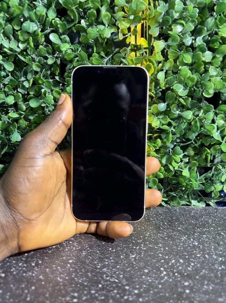 Direct Uk Used Apple Iphone 14 (Esim) Sim Locked & Wi-Fi Only (128Gb / 256Gb / 512Gb) — Grade A