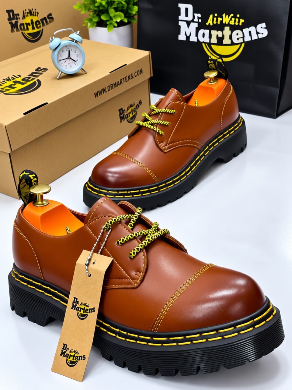 Men’s Matte Black Leather Medusa Crest Toe-Plate Derby Shoes – Smart-Casual Lug Sole Oxfords