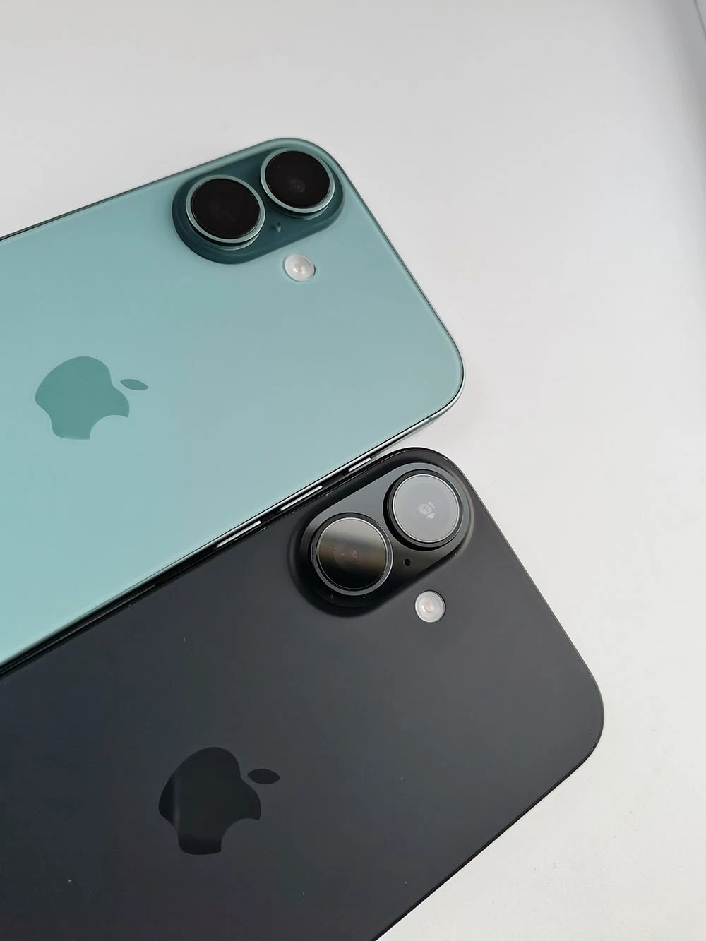 Direct Uk Used Apple Iphone 16 (Esim Unlocked) — 128Gb, 256Gb, 512Gb | Excellent Grade A thumbnail 4