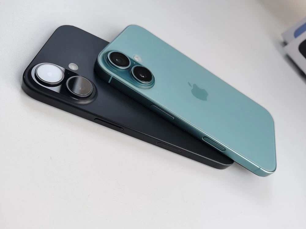 Direct Uk Used Apple Iphone 16 (Esim Unlocked) — 128Gb, 256Gb, 512Gb | Very Good Rade B thumbnail 3
